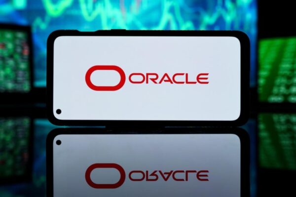 Oracle stock drops 7% as AI conference fails to convince investors of growth potential.