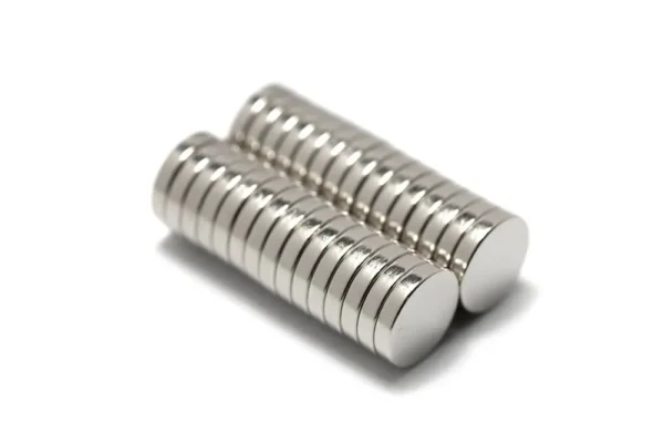 Surgeons Remove Up to 100 High-Power Temu Magnets from New Zealand Teenager's Intestines