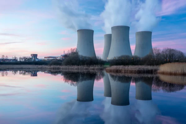 Tech giants invest in nuclear power to meet rising AI energy demands despite high costs and delays.
