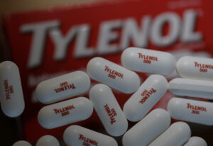 US Health Chief: Tylenol-Autism Evidence Not Strong Enough, Advises Caution