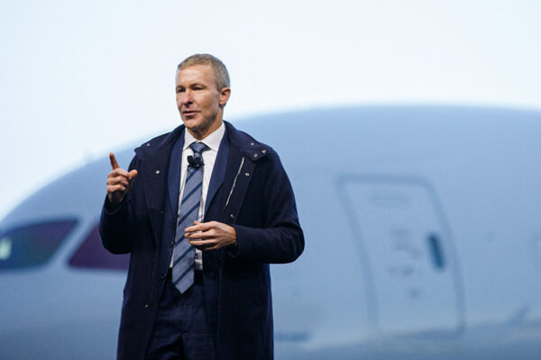 United Airlines CEO Warns Prolonged Shutdown Could Hit Travel Bookings