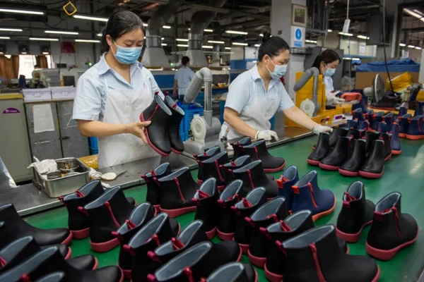 Vietnam’s Footwear Exports to U.S. Plunge 27% After Trump Tariffs