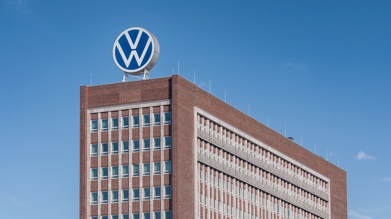 Volkswagen is preparing staff for temporary plant closures due to the ongoing global semiconductor chip shortage.