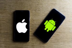 iOS 26 vs Android 16: Apple and Google Roll Out AI-Heavy Updates for Everyday Use