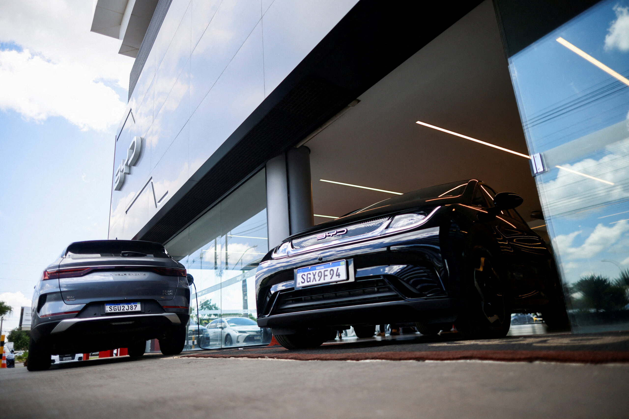 Brazil's Auto Shock: Chinese EVs Seize 80% of the Market as BYD Leads Global Expansion