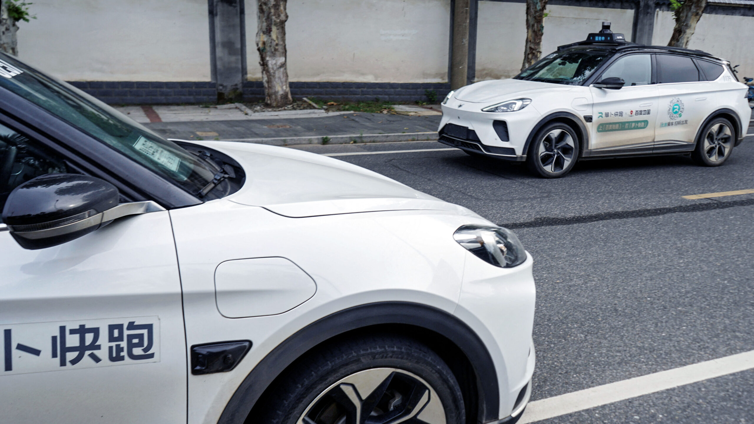 Chinese Robotaxi Giants WeRide and Pony.ai Plunge in Hong Kong Debut