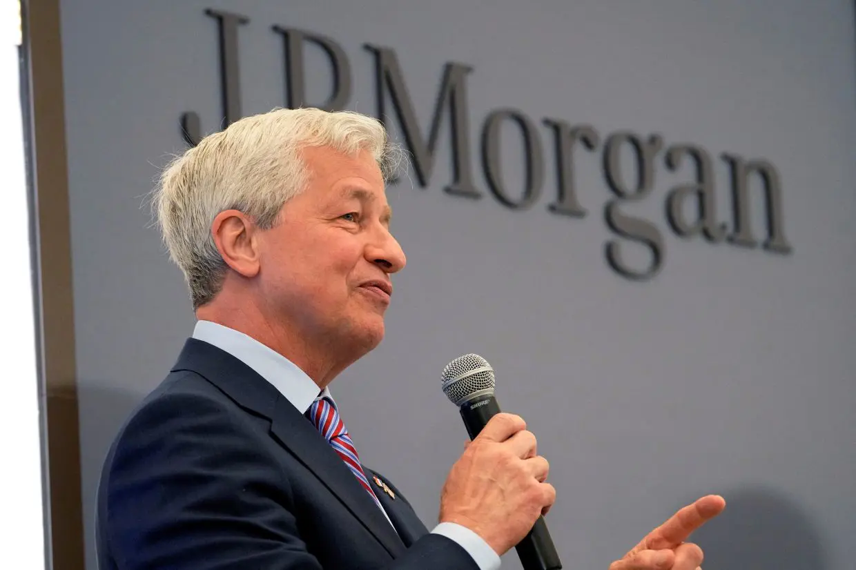 JPMorgan CEO Defends Fed Independence Amid Presidential Pressure