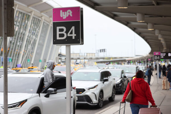 Lyft Strikes Back: New United Airlines Partnership Offers Up to 4x Miles Per Dollar on Rides