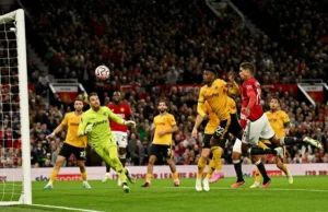Fernandes Double Fires Manchester United Past Hapless Wolves 4-1
