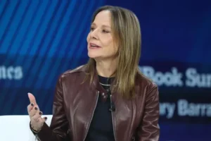 GM Chief Says EVs Still the “End Game” Despite Industry Pullback and Policy Shifts