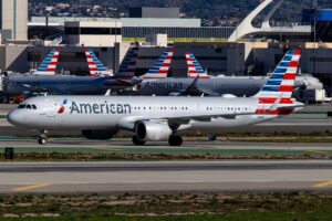 Sky War Over Chicago: American Airlines Challenges United Hub Dominance With New Routes