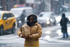 USA Weather Split: Eastern Freeze Clashes With Western Warmth