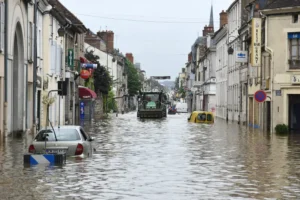 France Endures Record-Breaking 35-Day Rain Streak Amid Flood Crisis