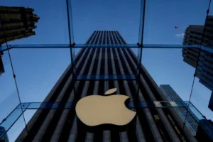 Apple Recruits Former Google Executive to Lead Artificial Intelligence Marketing