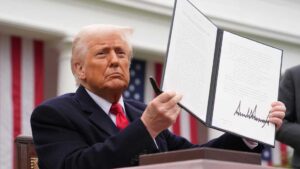 Supreme Court Reviews Executive Power Limits as Trump Administration Faces Major Trade Lawsuit