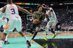 Charlotte Hornets Dominate Phoenix Suns in Decisive 127-107 Home Victory