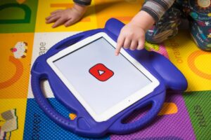 Child Development Experts Urge Google to Ban AI-Generated Videos for Young Children