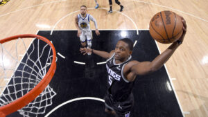 Curry Heroics and Clutch Shooting Help Warriors Fend Off Late Kings Rally