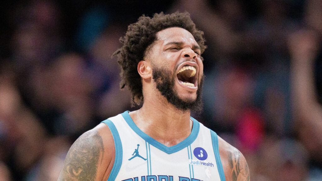 Hornets Edge Heat in Overtime Thriller to Advance in Play-In Tournament