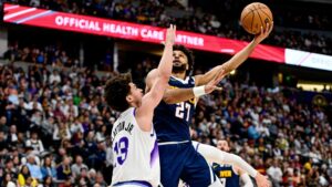 Antetokounmpo Shines as Milwaukee Bucks End Losing Streak Against Dallas Mavericks