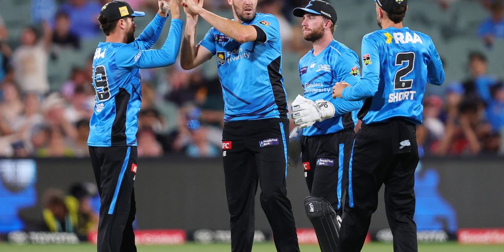 Australia Sets England a 160-Run Chase After Dismissing Hosts for 342 in Crucial Ashes Test