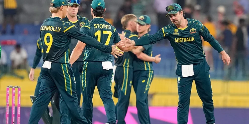 Australia powers past Ireland in T20 World Cup opener after late Marsh withdrawal
