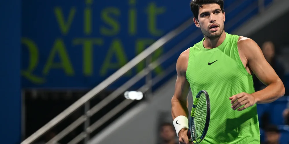 Carlos Alcaraz Overcomes Second Set Scare to Reach Doha Quarterfinals