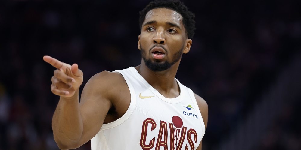 Cleveland Thwarts Atlanta Playoff Bid Behind Mitchell’s 31 Points