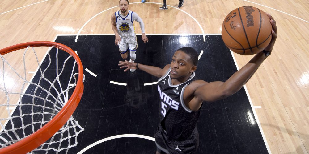 Curry Heroics and Clutch Shooting Help Warriors Fend Off Late Kings Rally