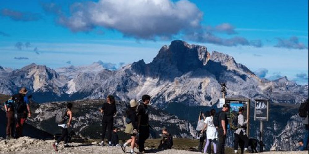 Dolomites Overwhelmed: Landowners Propose New Entry Fees to Curb Overtourism