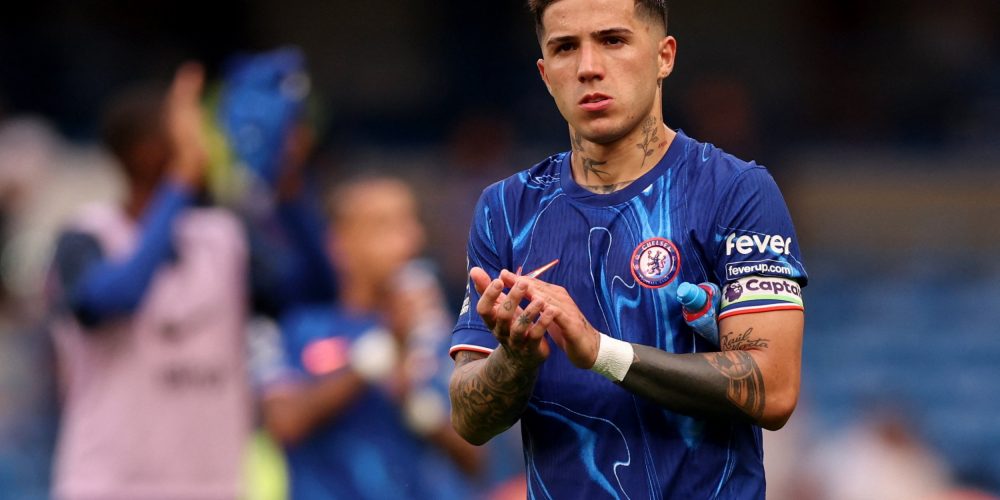 Fernandez Sidelined for Manchester City Clash After Issuing Apology