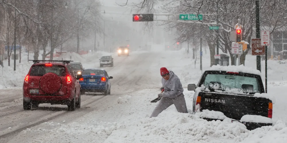 Massive Winter Storm Paralyzes Romania and Severs Power to 200,000 Households