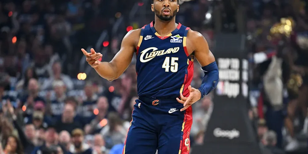 Cleveland’s Star Trio Powers Cavs to 2-0 Lead Over Raptors