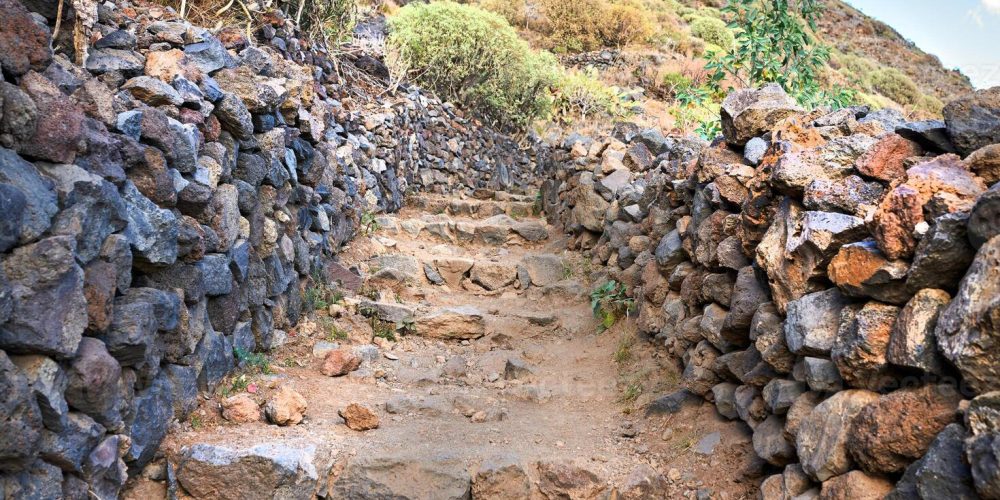 Hiking Crisis: How Extreme Weather and Overtourism are Destroying Global Trails