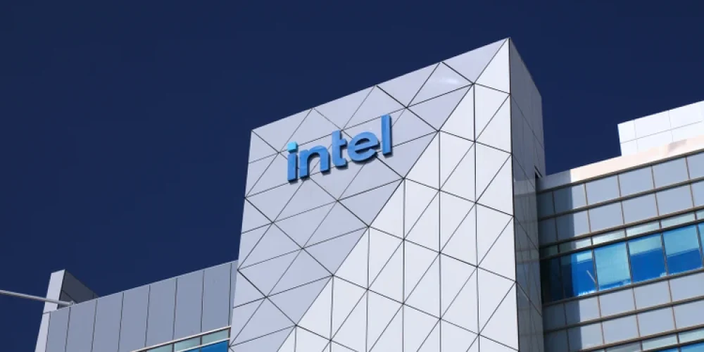 Intel Signals Strong Turnaround as AI Data-Center Chip Demand Strengthens Outlook