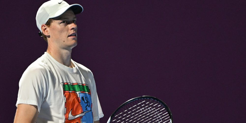 Jannik Sinner Dominates Doha Opener as Top Seed Advances in Straight Sets