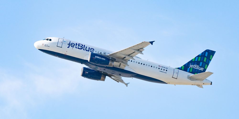 JetBlue Flight Narrowly Escapes Mid-Air Disaster with Stealthy US Air Force Tanker