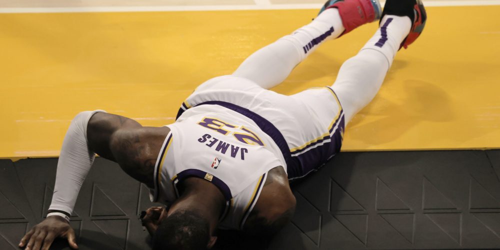 LeBron James Breaks NBA Scoring Record Before Exiting with Injury in Lakers Loss to Nuggets