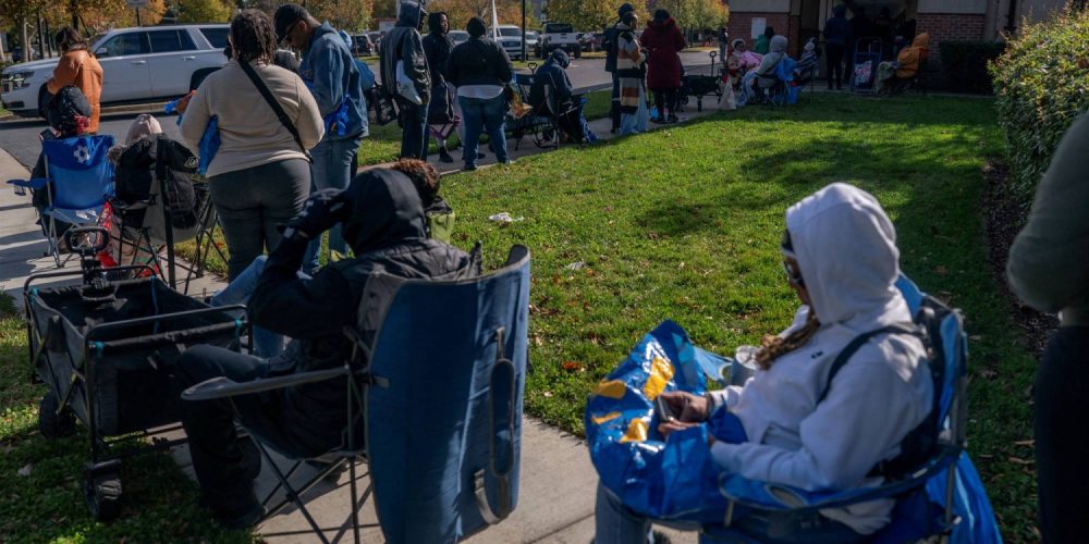 Millions in U.S. Face Food Aid Cliff as Government Shutdown Drags On