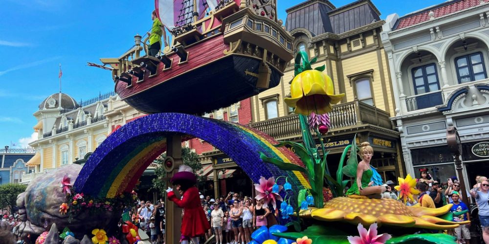 Milos in Crisis: Unchecked Tourism Development Threatens Famous Greek Volcanic Landscapes