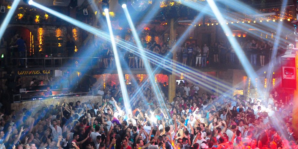 Nightlife Age Caps: Tokyo Bars Adopt South Korea’s Controversial Upper Age Limits