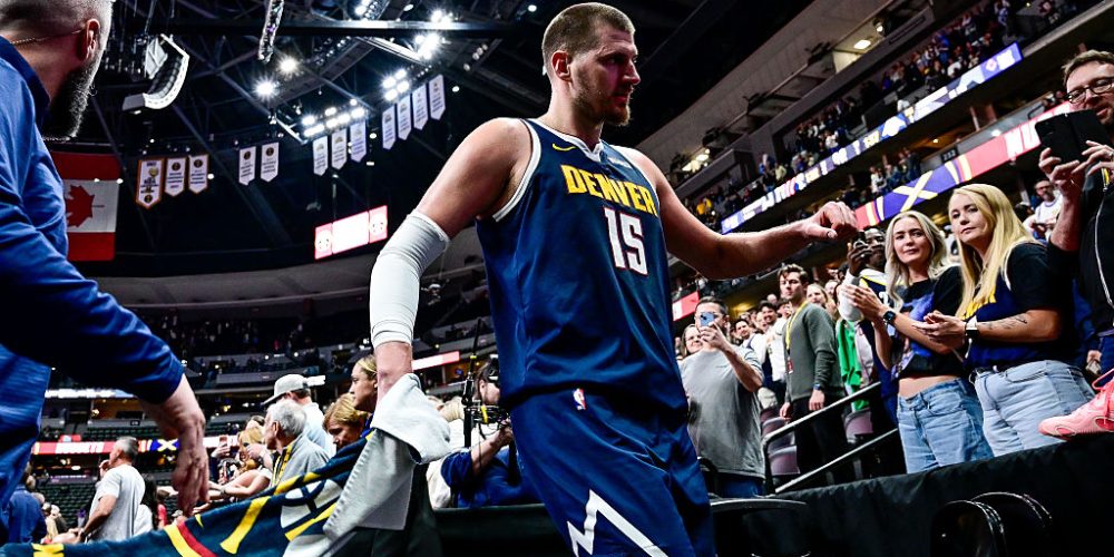 Nikola Jokic Leads Nuggets to 10th Straight Victory Over Grizzlies