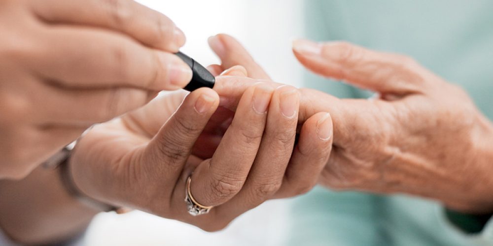 Revolutionary Finger-Prick Blood Test Could Transform Early Alzheimer’s Diagnosis