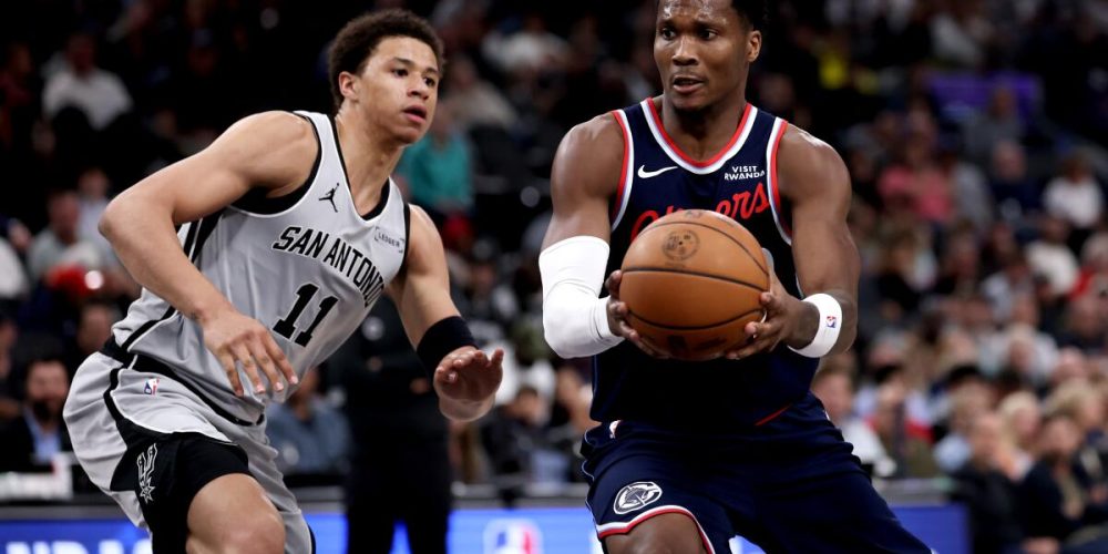 San Antonio Spurs Edge Past Clippers in Narrow Victory Without Kawhi Leonard