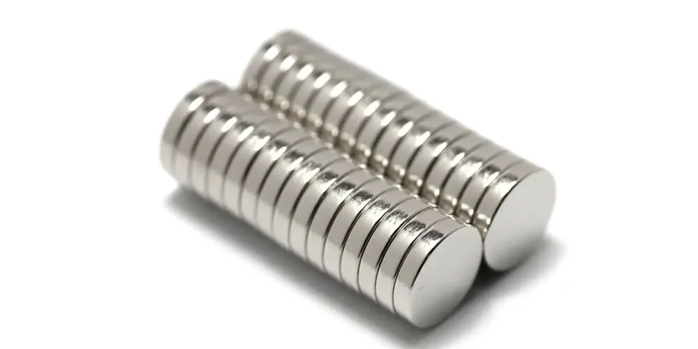 Surgeons Remove Up to 100 High-Power Temu Magnets from New Zealand Teenager's Intestines