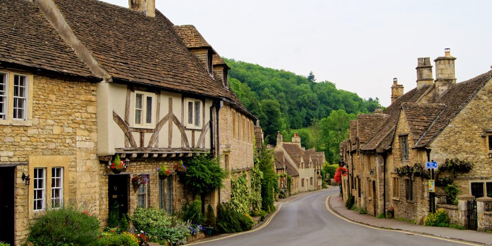 Top Romantic UK Getaways: Best Boutique Hotels and Secluded Cabins for Couples