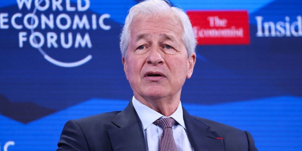 Top U.S. Banker Says Trump’s Credit Card Rate Cap Could Trigger Economic Chaos