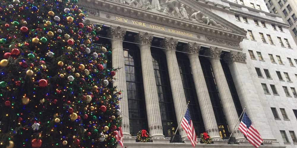 US Stock Futures Edge Lower in Holiday-Shortened Session Following S&P 500 Record High