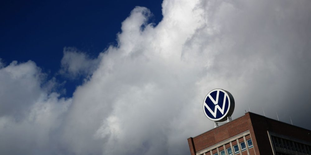 VW Executive Warns Car Industry as China-Netherlands Chip Dispute Threatens Production