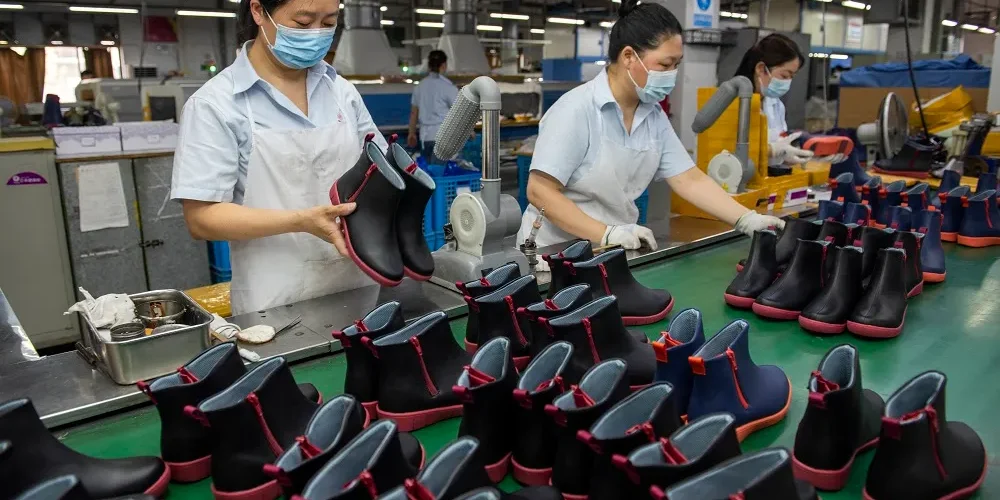Vietnam’s Footwear Exports to U.S. Plunge 27% After Trump Tariffs
